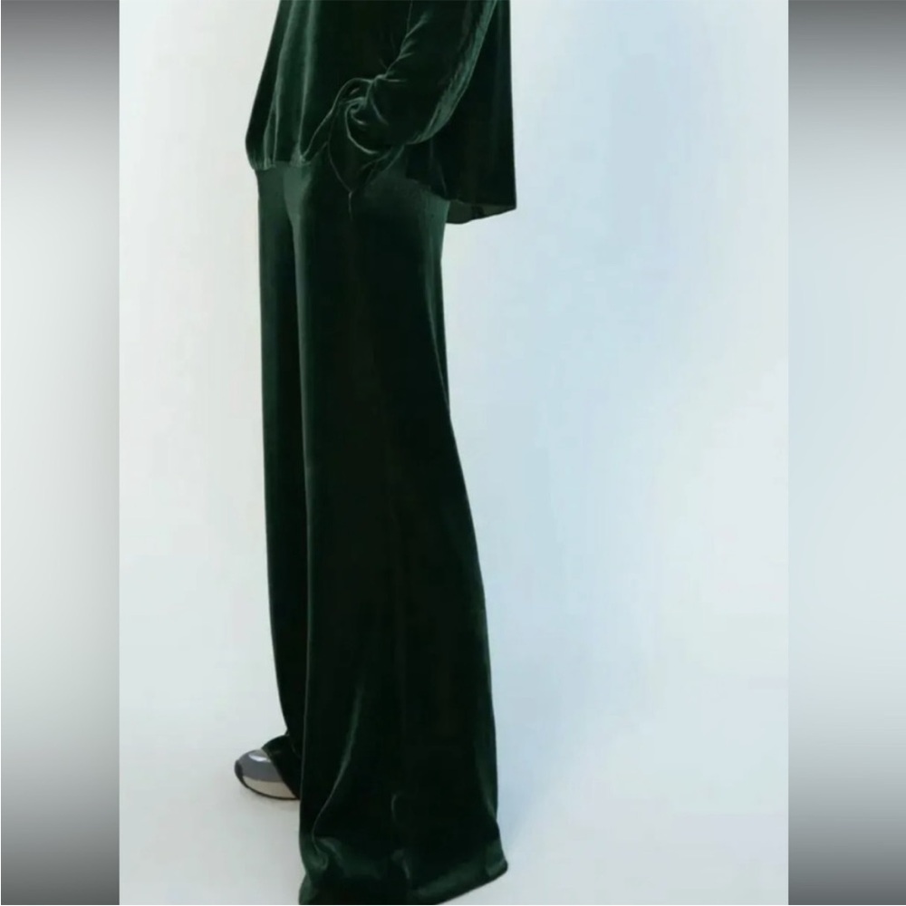 Zara wide leg dark green velvet pants. Small